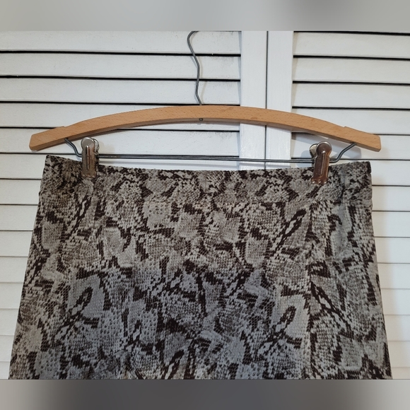 MICHAEL BY MICHAEL KORS Silk and Polyester Printed Layered Skirt, Size M - Picture 5 of 8